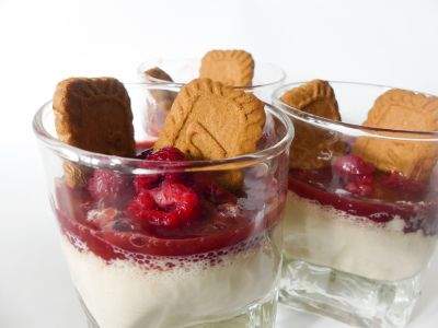 Panna Cotta au thé et coulis de fruits rouge - Recette Vegan