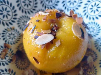 Pêches pochées au thé au jasmin