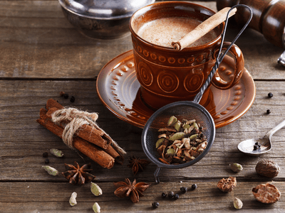 Recette thé Chaï latte: thé indien aux épices et au lait